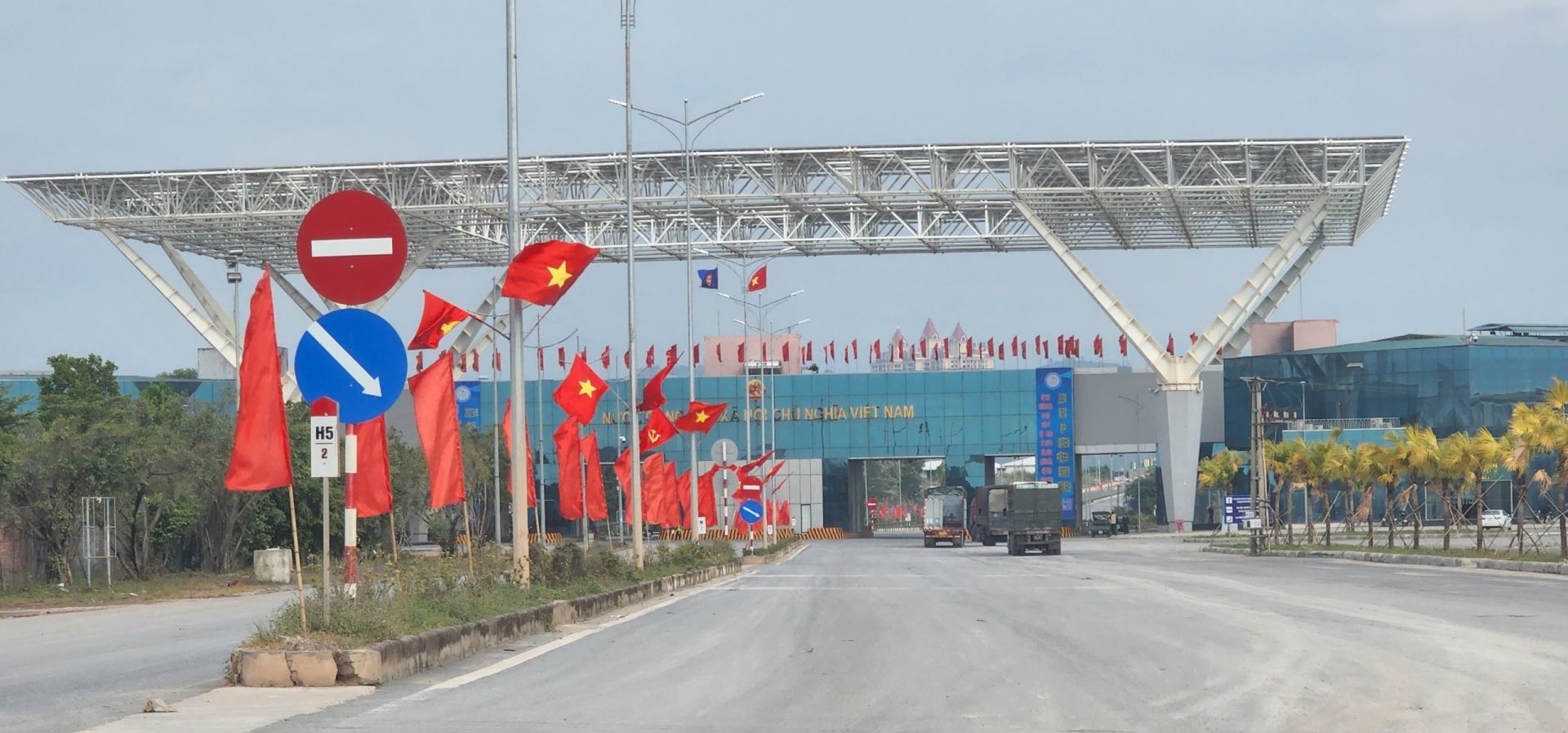 Cửa khẩu Bắc Lu&amp;acirc;n