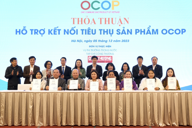 Nhiều doanh nghiệp k&amp;yacute; thỏa thuận hỗ trợ kết nối sản xuất v&amp;agrave; ti&amp;ecirc;u thụ sản phẩm OCOP