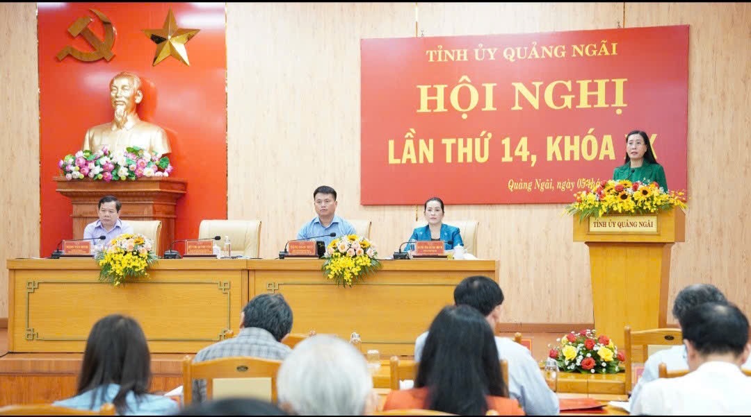Chủ tịch HĐND tỉnh B&amp;ugrave;i Thị Quỳnh V&amp;acirc;n nhấn mạnh, năm 2024 l&amp;agrave; năm tăng tốc triển khai thực hiện c&amp;aacute;c nghị quyết, đề &amp;aacute;n, chương tr&amp;igrave;nh