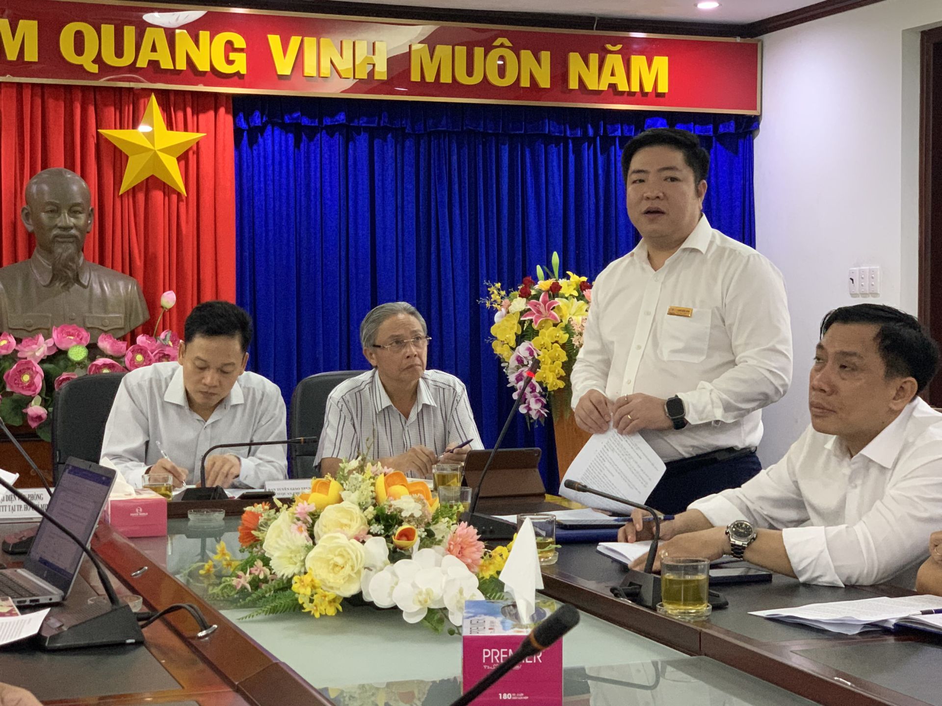 &amp;Ocirc;ng Lu&amp;acirc;n Quốc Hưng - Ph&amp;oacute; Gi&amp;aacute;m đốc Tổng C&amp;ocirc;ng ty Điện lực TP.HCM ph&amp;aacute;t biểu tại cuộc họp