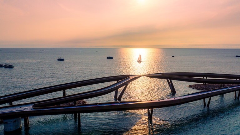 La Festa Phu Quoc tọa lạc ở vị tr&amp;iacute; trung t&amp;acirc;m Sunset Town. Ảnh: Gayan Indika