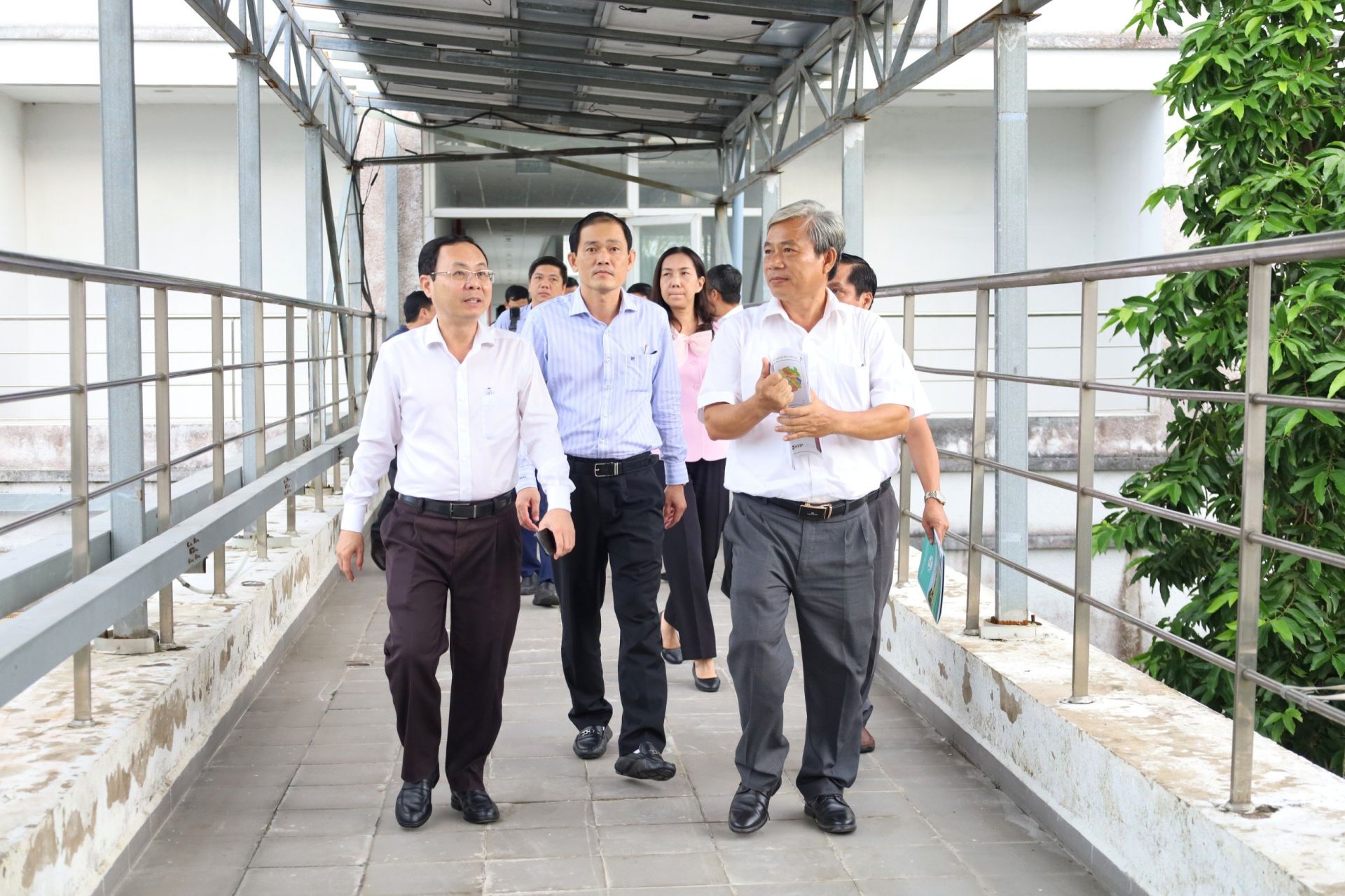 Ủy vi&amp;ecirc;n dự khuyết BCH Trung ương Đảng, B&amp;iacute; thư Th&amp;agrave;nh ủy Cần Thơ-Nguyễn Văn  Hiếu v&amp;agrave; đo&amp;agrave;n c&amp;ocirc;ng t&amp;aacute;c th&amp;agrave;nh phố Cần Thơ đến thăm v&amp;agrave; l&amp;agrave;m việc tại Vườn ươm.