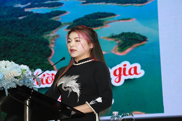 B&amp;agrave; Nguyễn Thị Hồng Li&amp;ecirc;n, Ph&amp;oacute; chủ tịch Hiệp hội Doanh nh&amp;acirc;n Nữ  - Ph&amp;oacute; chủ tịch Hiệp hội Du lịch, Tỉnh Thanh H&amp;oacute;a, Gi&amp;aacute;m đốc C&amp;ocirc;ng ty CP Dạ Lan: L&amp;atilde;nh đạo tỉnh Thanh Ho&amp;aacute; tạo điều kiện để c&amp;aacute;c doanh nghiệp được giao lưu, học hỏi kinh nghiệm tại Italia trong thời gian tới