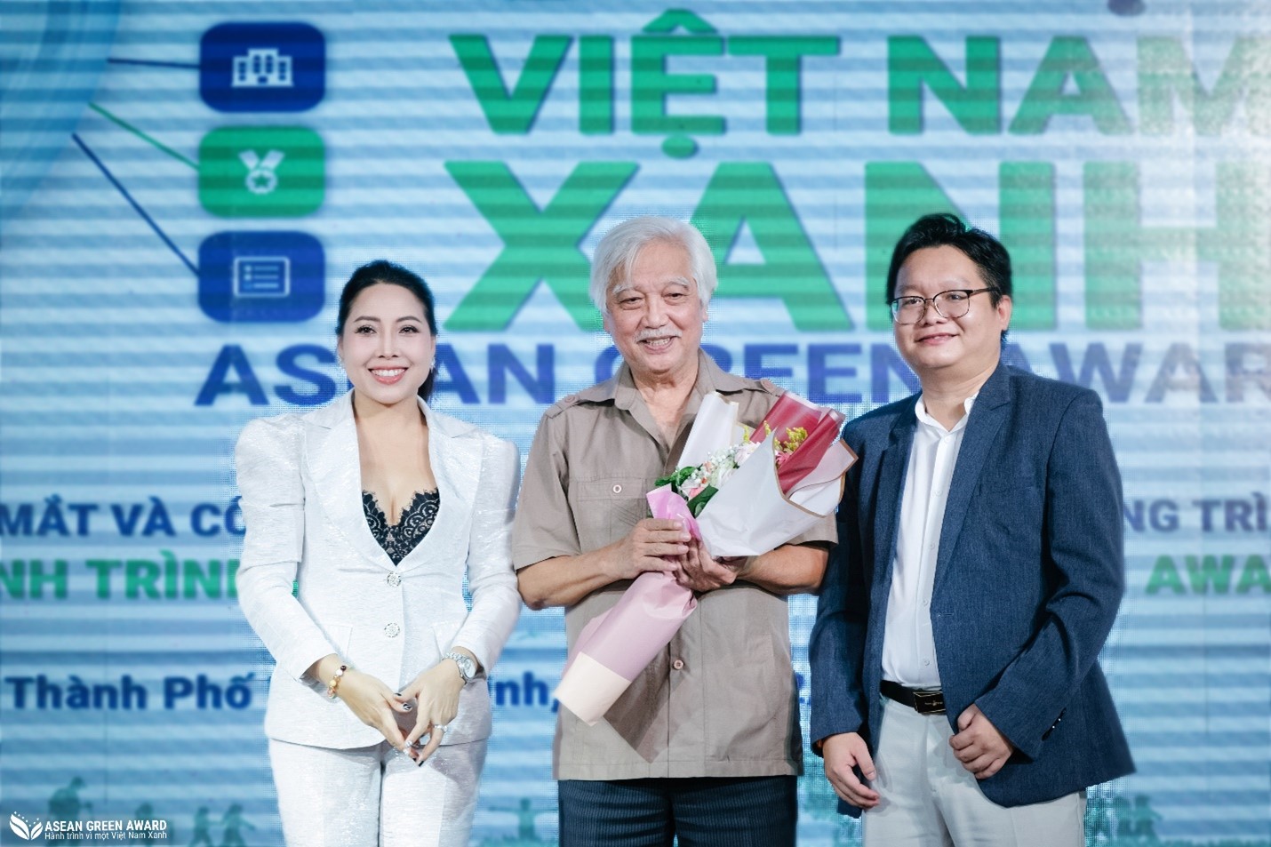 Đại biểu kh&amp;aacute;ch mời, Nh&amp;agrave; sử học Dương Trung Quốc tham dự chương tr&amp;igrave;nh