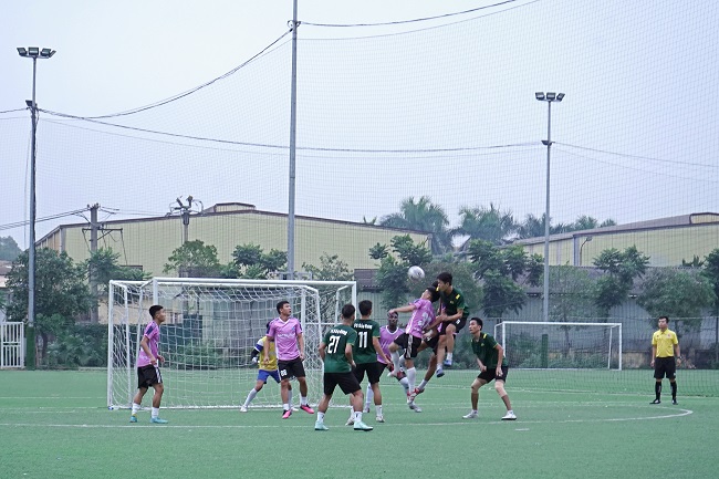 Những pha tranh b&amp;oacute;ng quyết liệt trước khung th&amp;agrave;nh FC Bảo Hưng