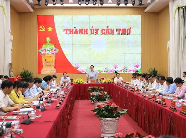 Chủ tịch Quốc hội Vương Đ&amp;igrave;nh Huệ l&amp;agrave;m việc với Ban thường vụ Th&amp;agrave;nh ủy Cần Thơ
