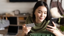 Visa cảnh báo những rủi ro tiêu dùng trong mùa mua sắm cuối năm