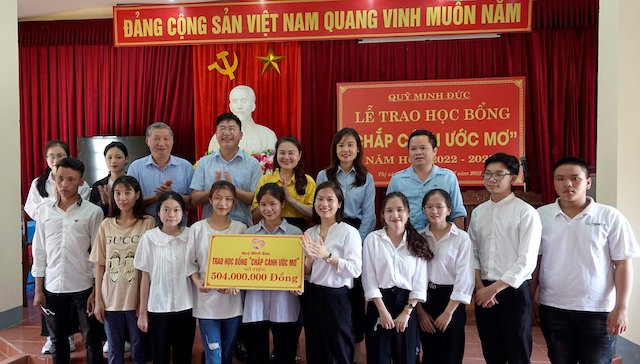 Trao &amp;ldquo;Học bổng chắp c&amp;aacute;nh ước mơ&amp;rdquo; do Quỹ Minh Đức t&amp;agrave;i trợ cho c&amp;aacute;c em học sinh tr&amp;ecirc;n địa b&amp;agrave;n Thị x&amp;atilde; Kỳ Anh