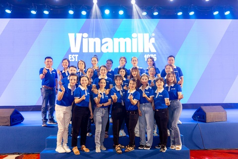 Tinh thần &amp;ldquo;quyết t&amp;acirc;m, t&amp;aacute;o bạo, lu&amp;ocirc;n l&amp;agrave; ch&amp;iacute;nh m&amp;igrave;nh&amp;rdquo; trong văn h&amp;oacute;a doanh nghiệp l&amp;agrave; yếu tố gi&amp;uacute;p CB-NV Vinamilk chung sức tạo n&amp;ecirc;n chuyển đổi xanh. - Ảnh:&amp;nbsp;Vinamilk