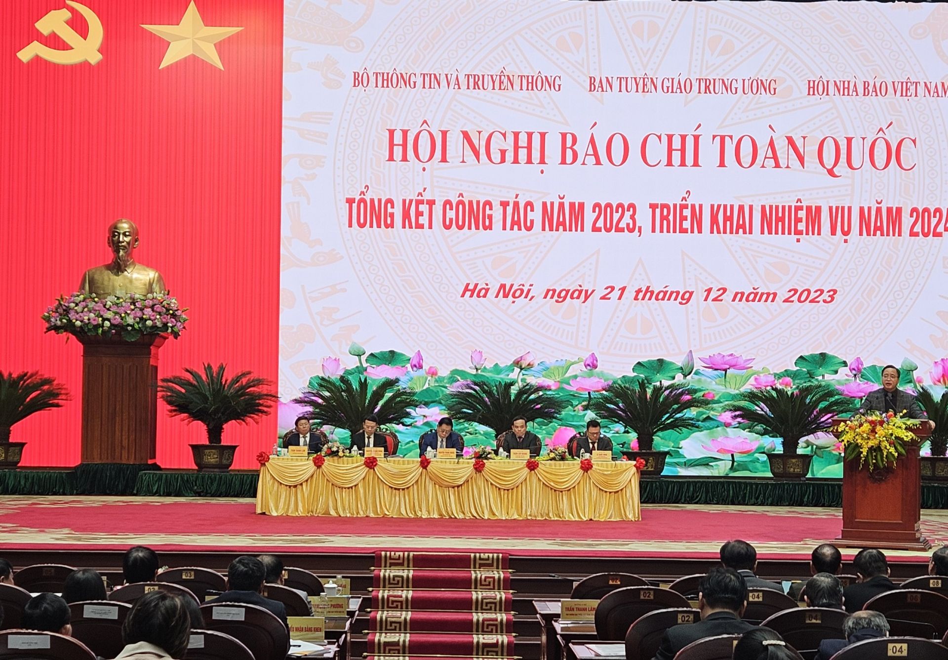 To&amp;agrave;n cảnh hội nghị