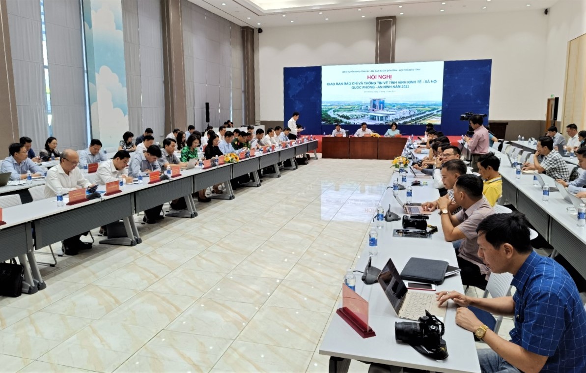 To&amp;agrave;n cảnh Hội nghị Giao ban b&amp;aacute;o ch&amp;iacute; B&amp;igrave;nh Dương