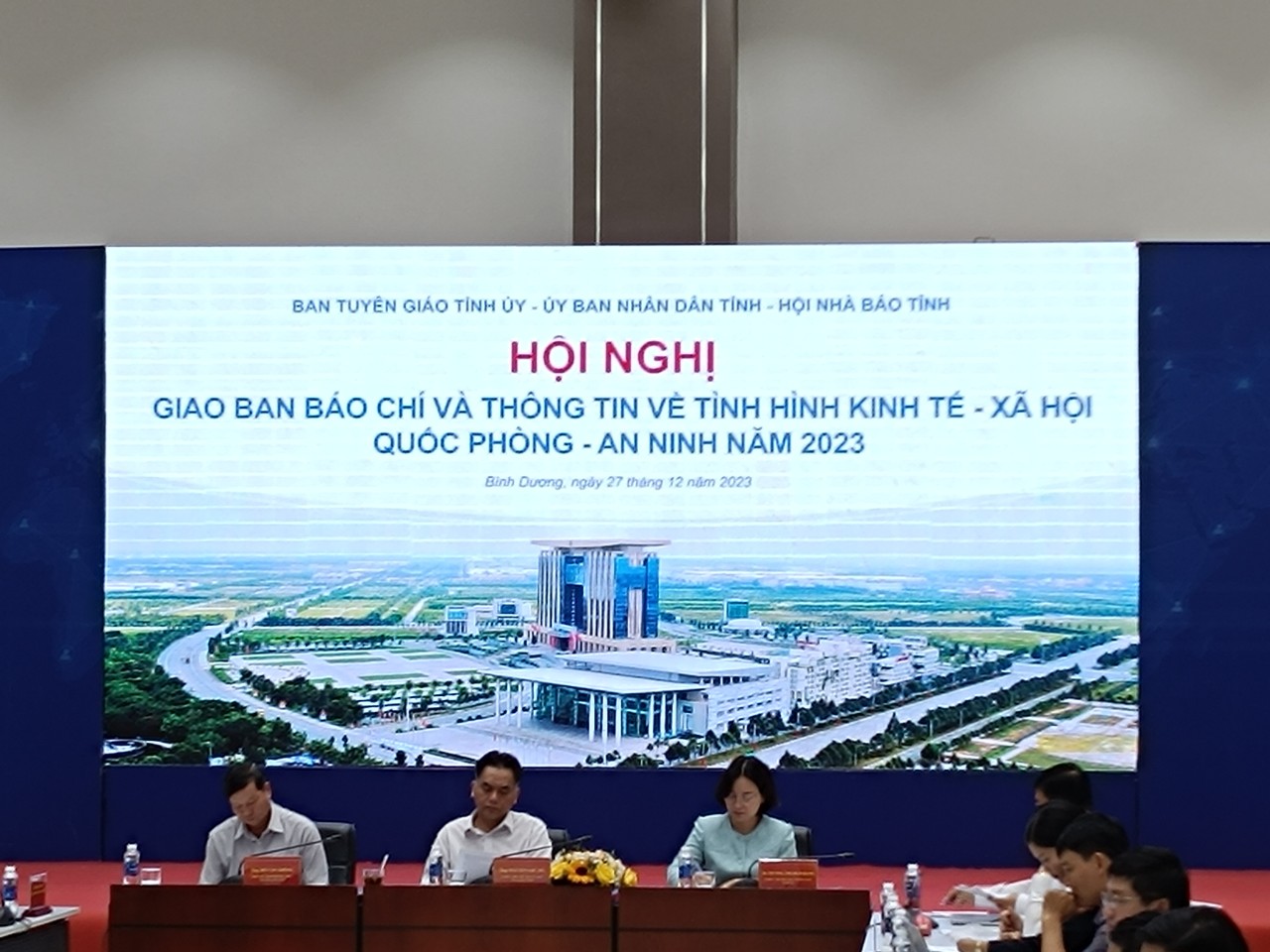 L&amp;atilde;nh đạo tỉnh B&amp;igrave;nh Dương th&amp;ocirc;ng tin về t&amp;igrave;nh h&amp;igrave;nh kinh tế - x&amp;atilde; hội, quốc ph&amp;ograve;ng - an ninh 2023