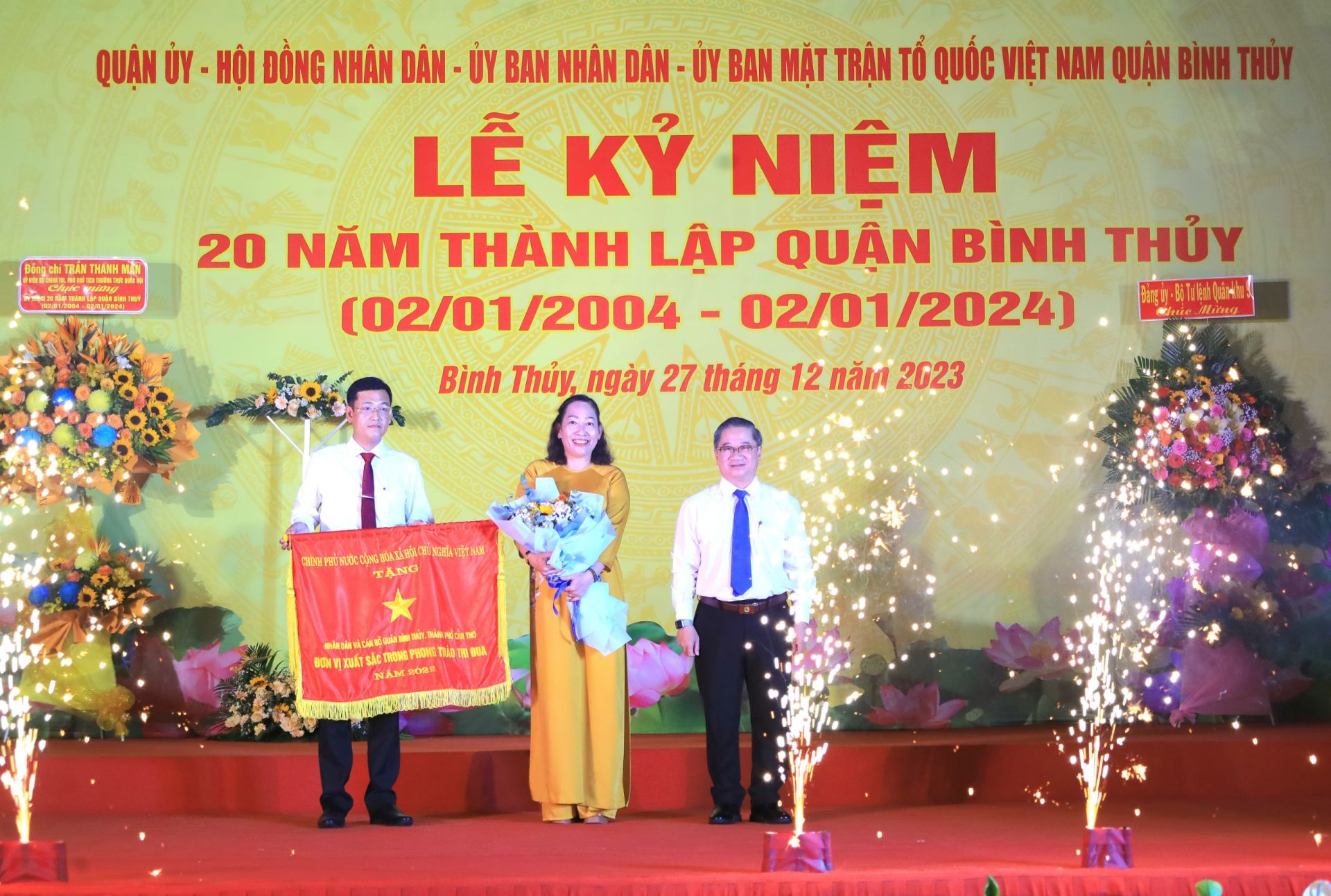 Quận B&amp;igrave;nh Thủy nhận bằng khen