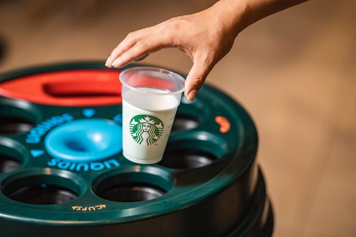 Giảm bớt việc sử dụng cốc d&amp;ugrave;ng một lần v&amp;agrave; s&amp;aacute;ng kiến ​​Cửa h&amp;agrave;ng Xanh hơn l&amp;agrave; ch&amp;igrave;a kh&amp;oacute;a để đạt được mục ti&amp;ecirc;u bền vững đầy tham vọng của Starbucks v&amp;agrave;o năm 2030 | Nguồn ảnh: Starbucks