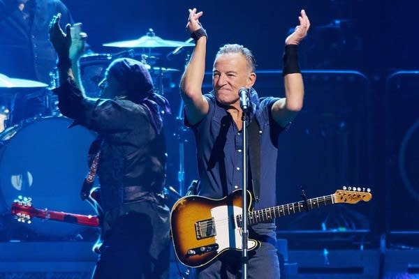 Chân dung tỷ phú, nghệ sĩ guitar lừng danh Bruce Springsteen