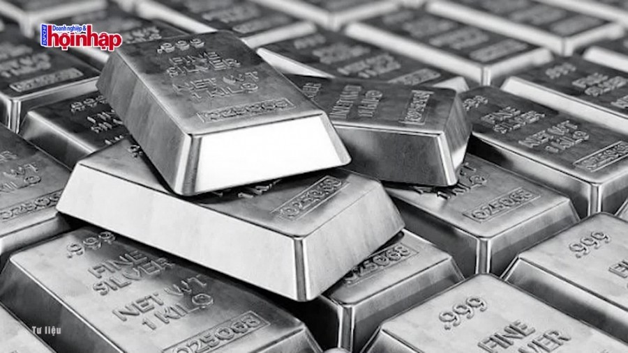 Giá bạc tiếp tục tăng nhẹ, hướng tới mức kỷ lục mới