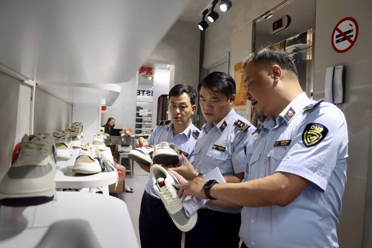Quyết liệt truy quét hàng lậu, hàng giả, bảo vệ người tiêu dùng