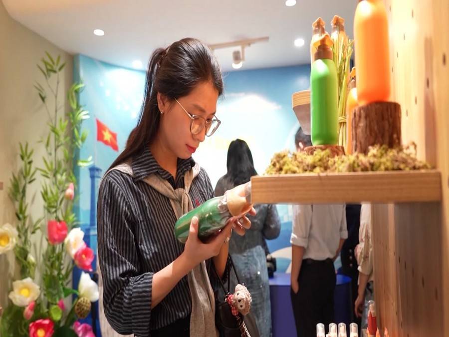 Doanh nghiệp trẻ đẩy mạnh tiêu dùng xanh qua sức sống hàng Việt